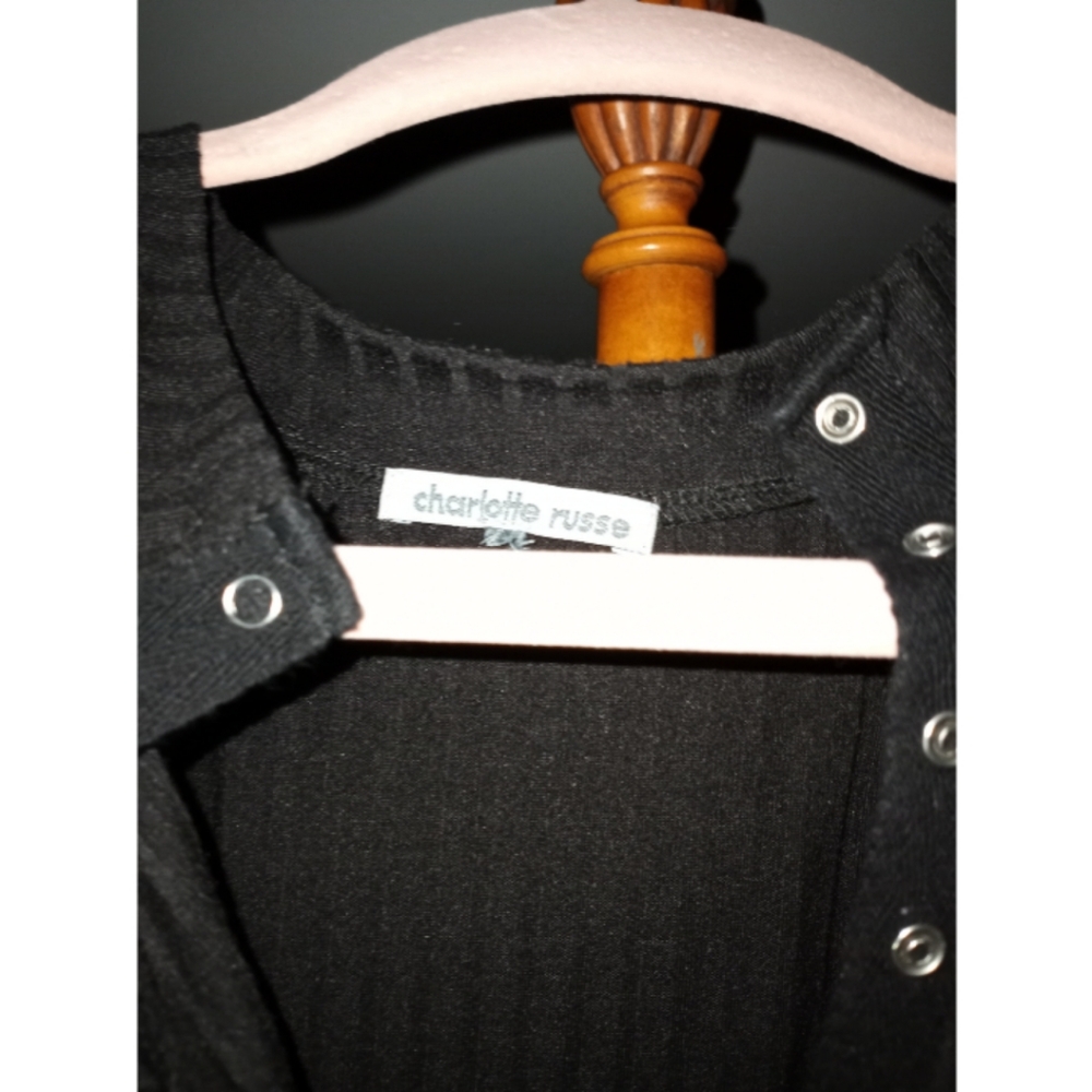 Back snap button crop top